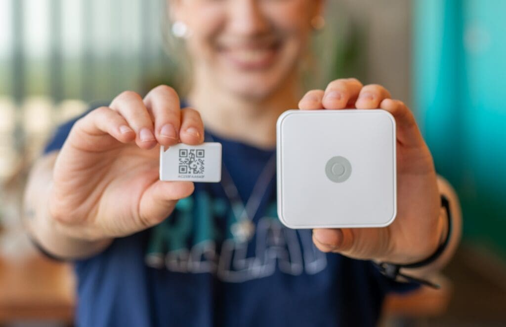 A size comparison of the Mini and XL Asset Trackers.